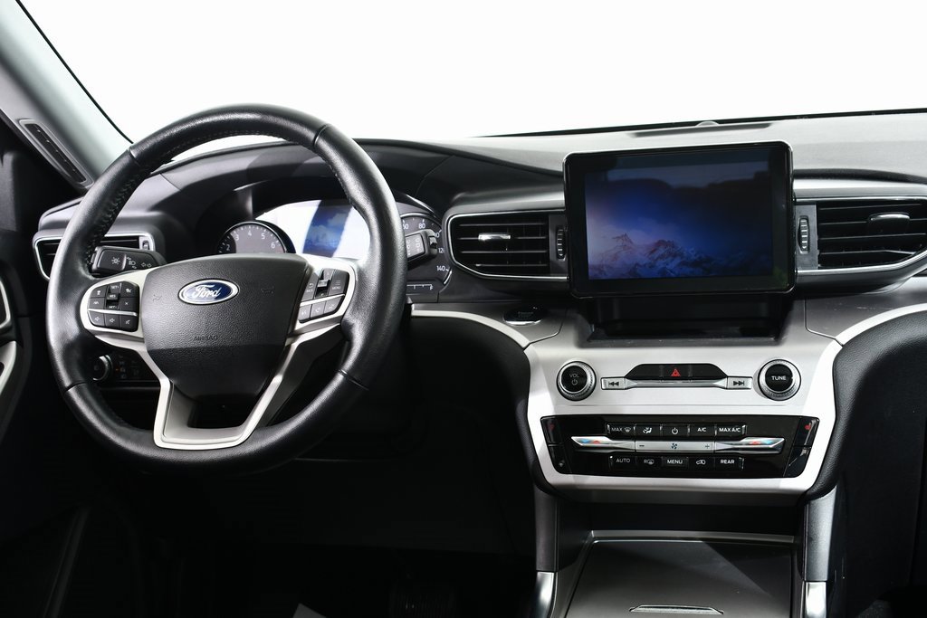 Used 2022 Ford Explorer XLT w/ Equipment Group 202A image 8