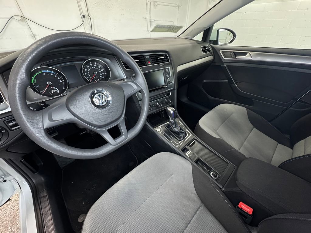 Used 2016 Volkswagen e-Golf SE w/ DC Fast Charging Package FWD image 14
