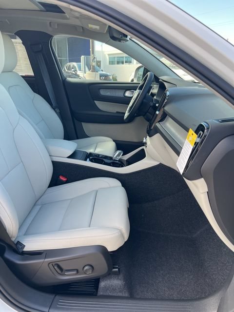 New 2026 Volvo XC40 B5 Plus w/ Protection Package Premier AWD/4WD image 31