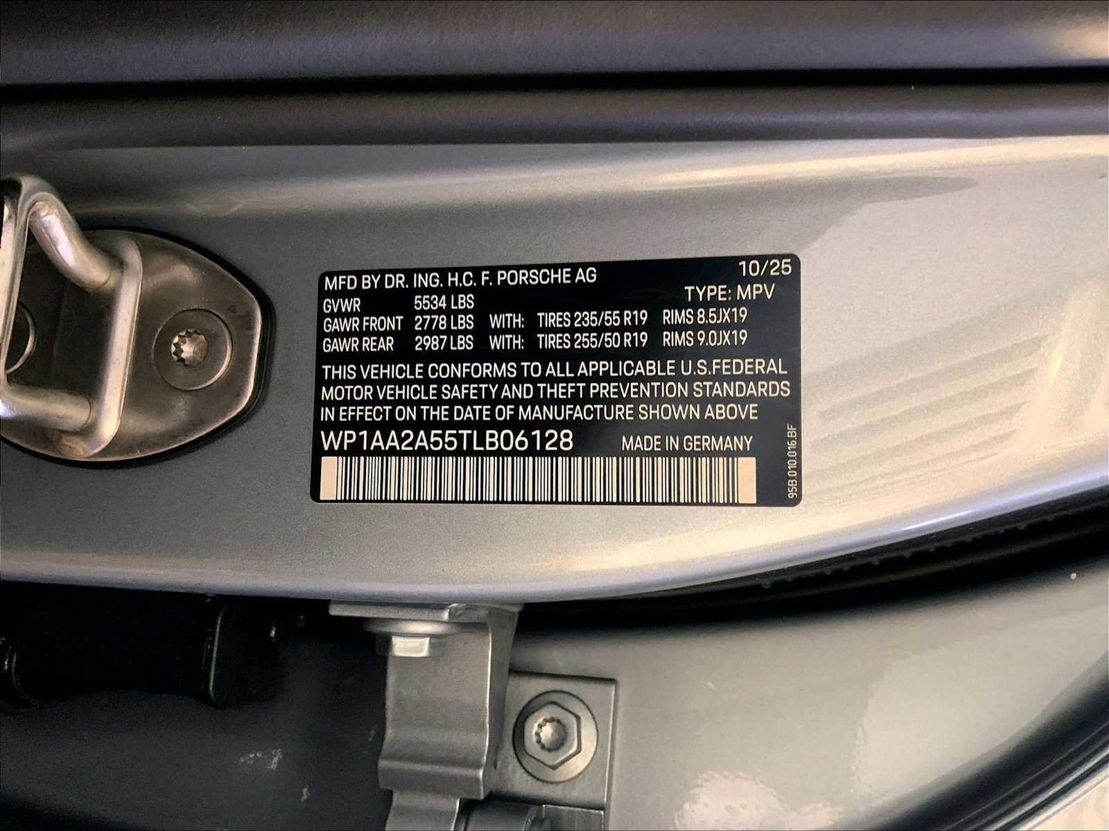 New 2026 Porsche Macan AWD/4WD image 23