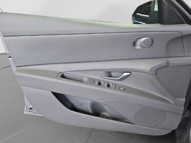 Used 2024 Hyundai Elantra SEL FWD image 28