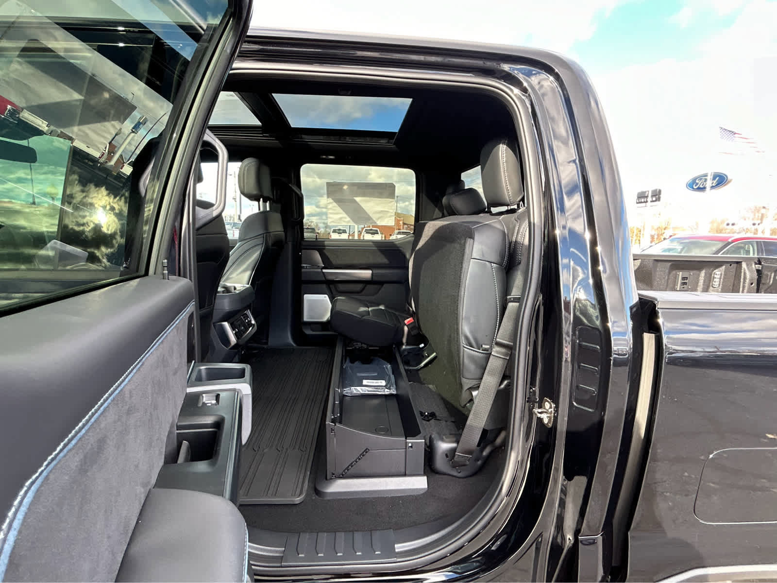 New 2026 Ford F350 Platinum w/ Tremor Off-Road Package image 13