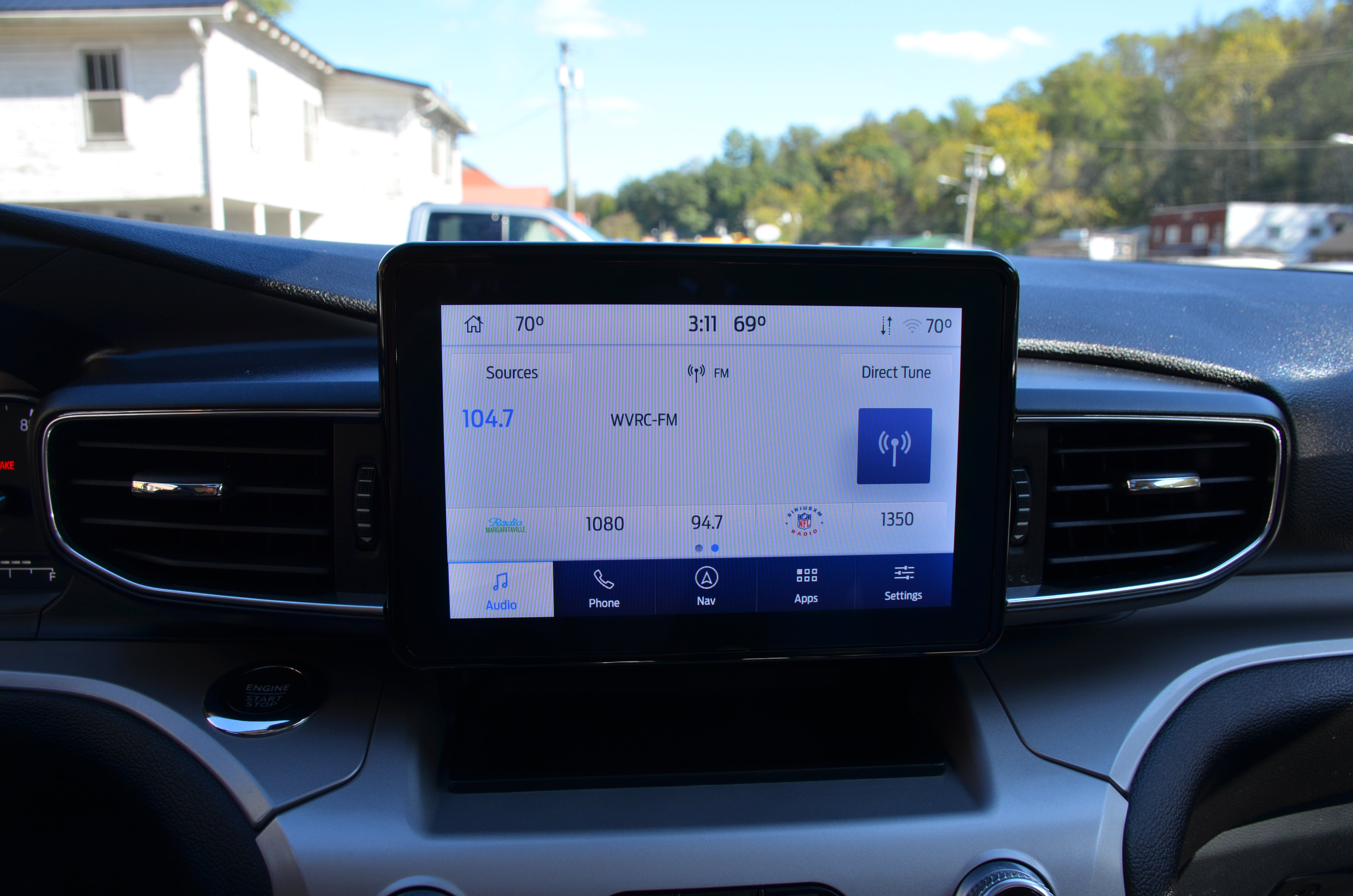 Used 2022 Ford Explorer XLT w/ Equipment Group 202A image 10