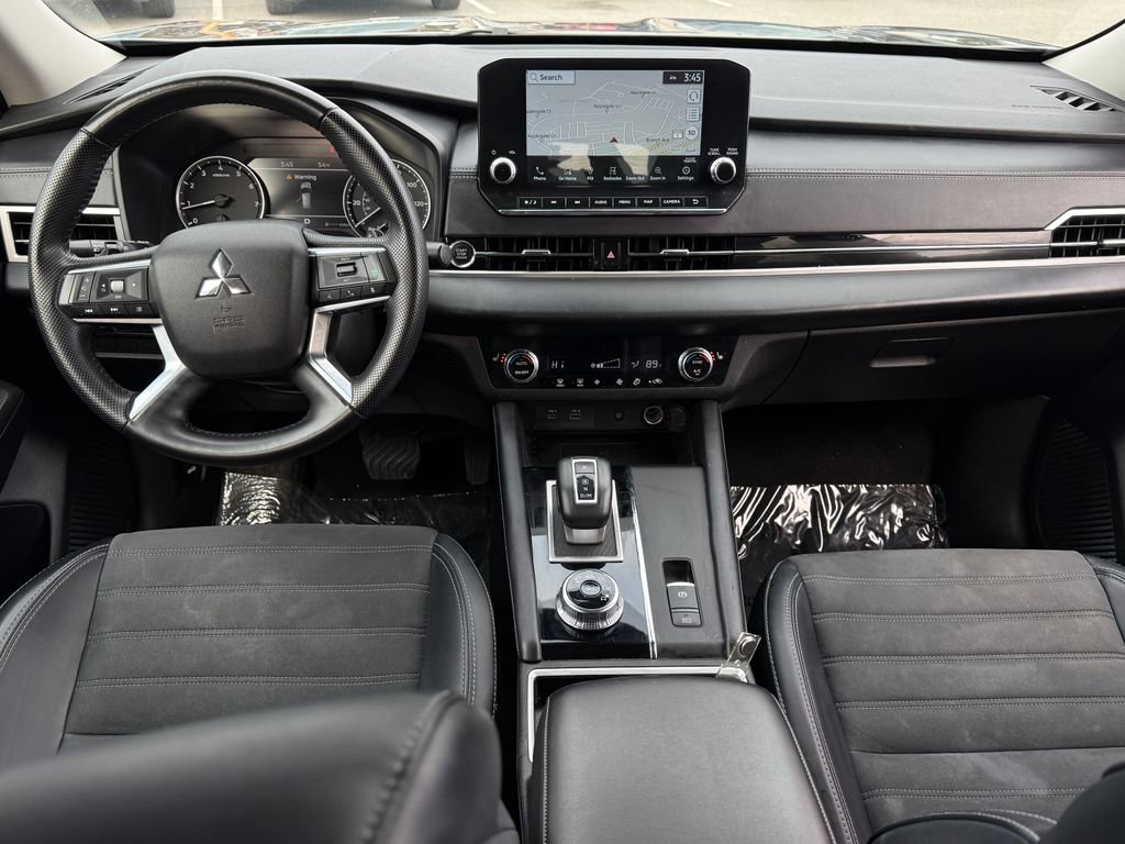 Used 2024 Mitsubishi Outlander SE image 17