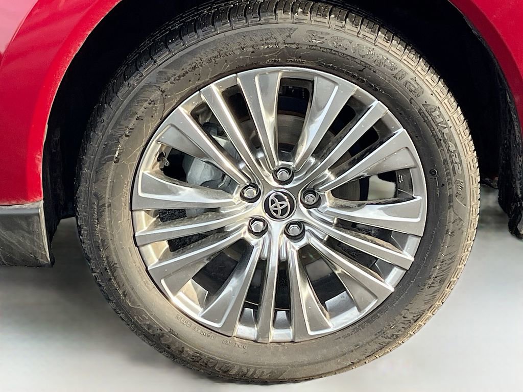 Used 2024 Toyota Venza Limited image 28
