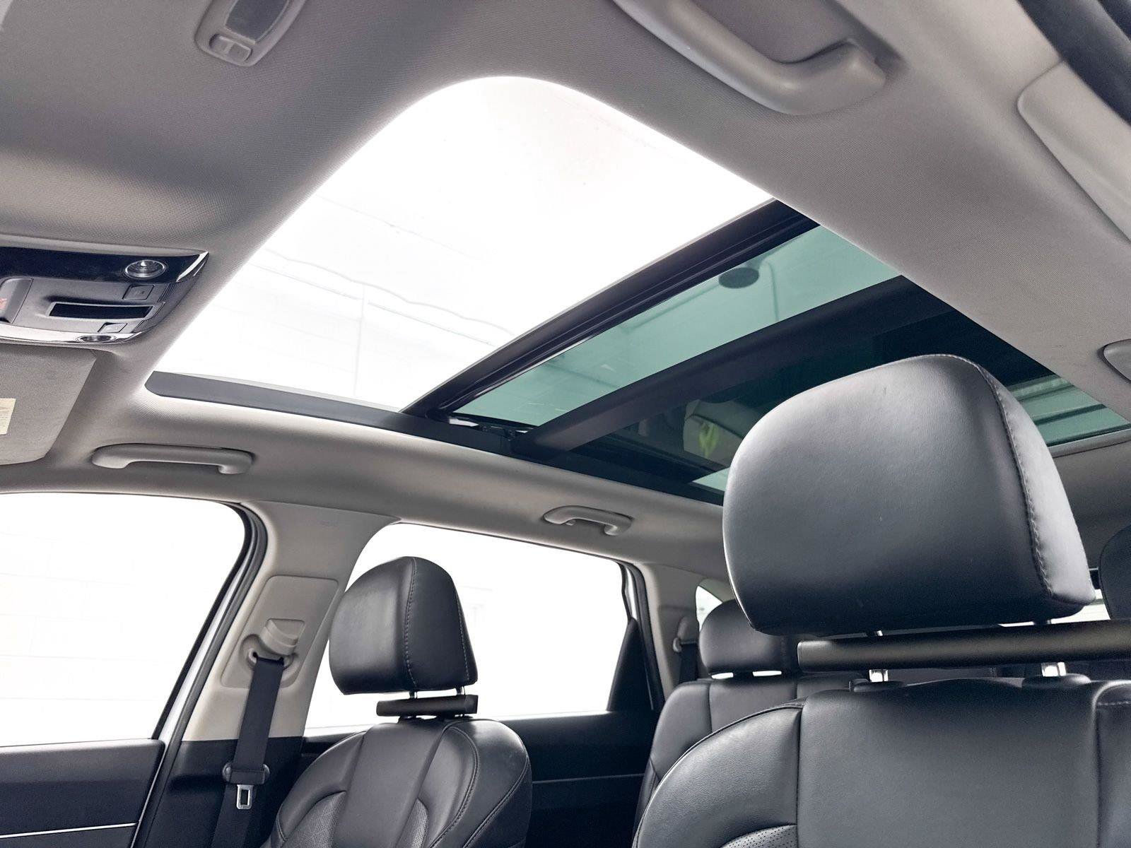 Certified 2022 Kia Sorento S w/ Panoramic Sunroof Package AWD/4WD image 3
