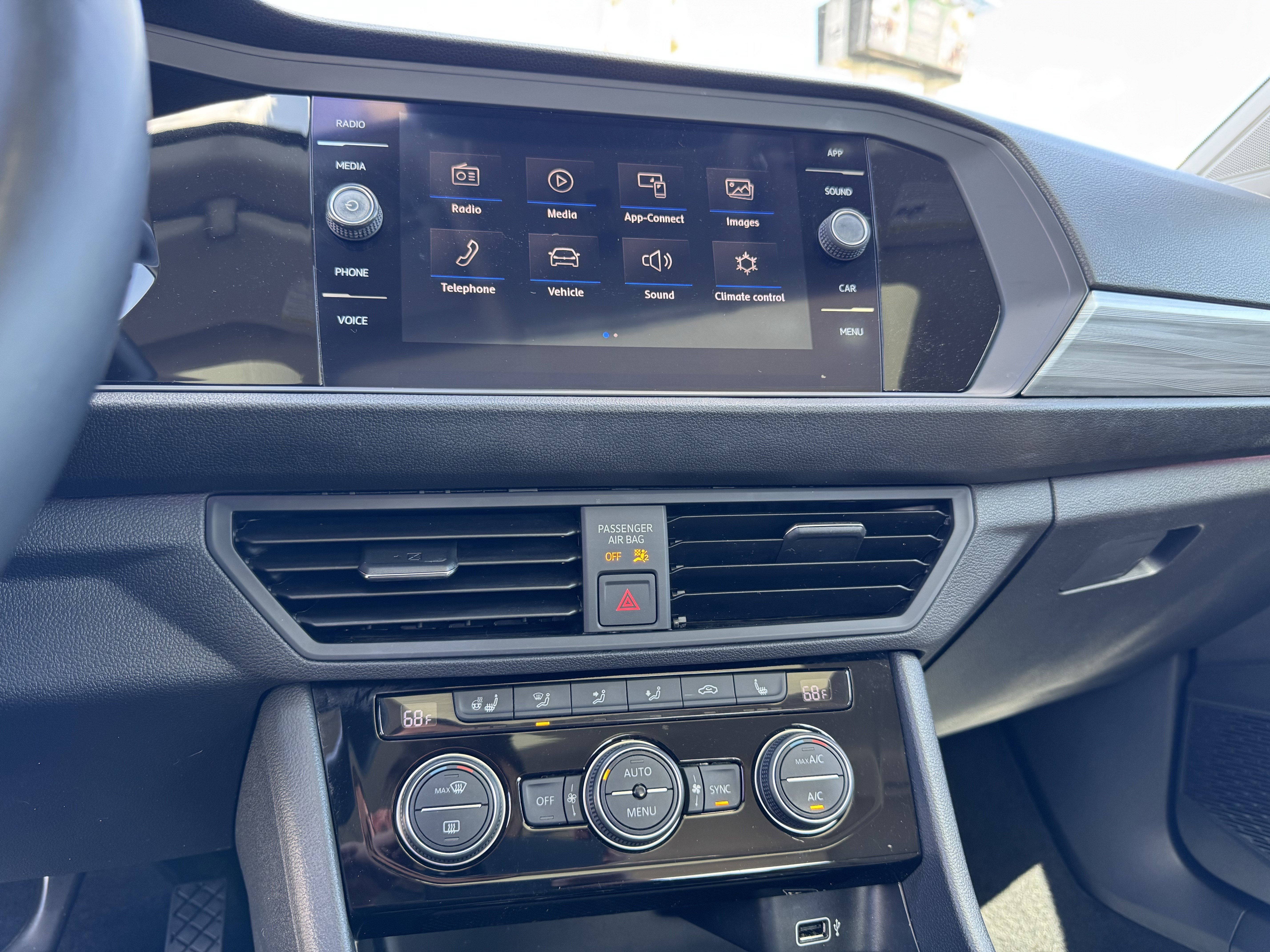 Used 2019 Volkswagen Jetta SEL image 25