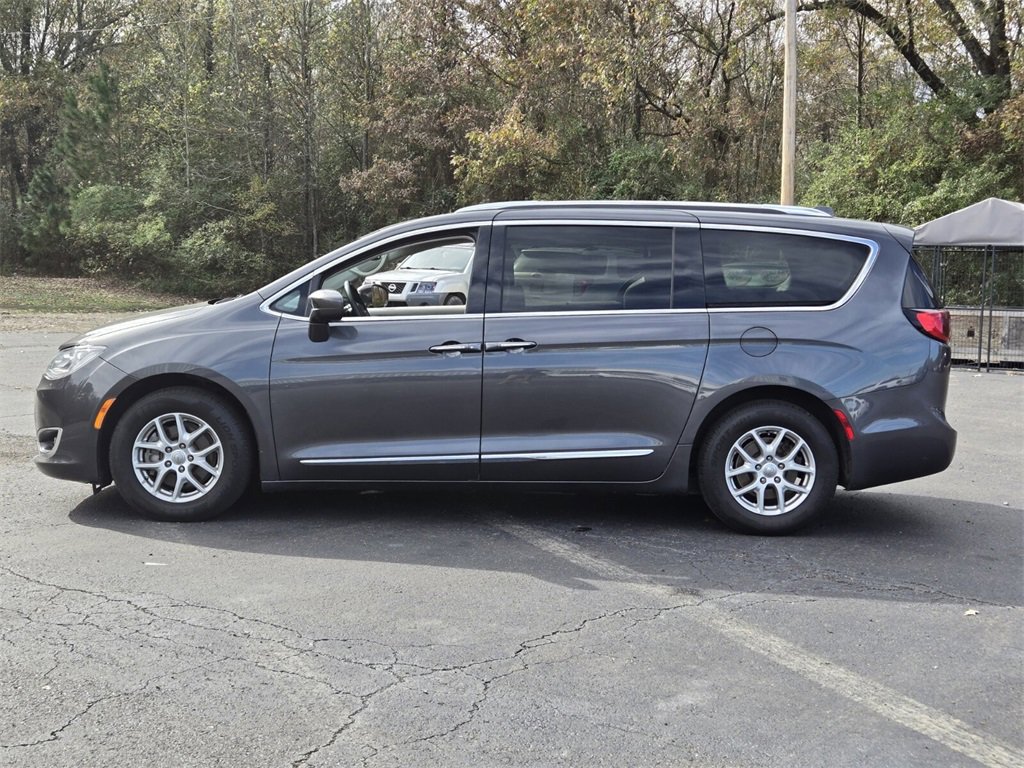 Used 2020 Chrysler Pacifica Touring-L image 6