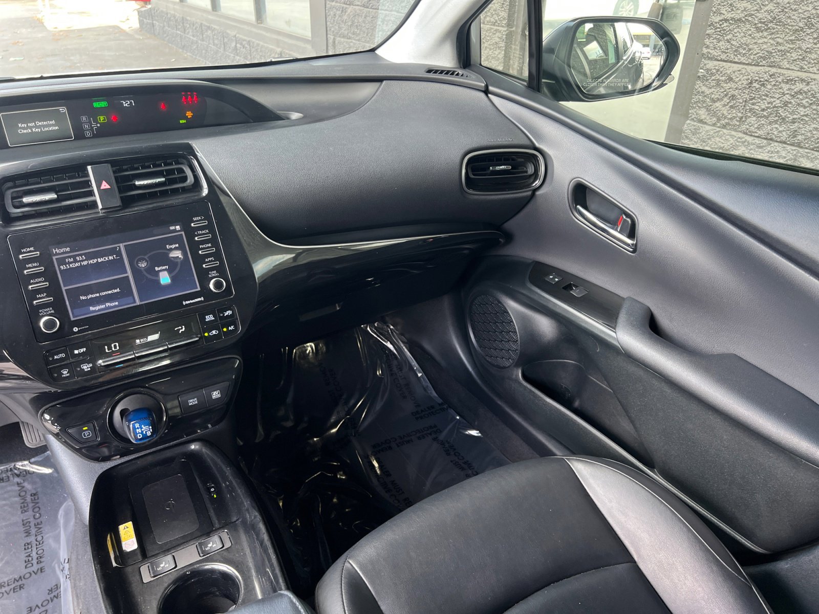 Used 2022 Toyota Prius XLE FWD image 16