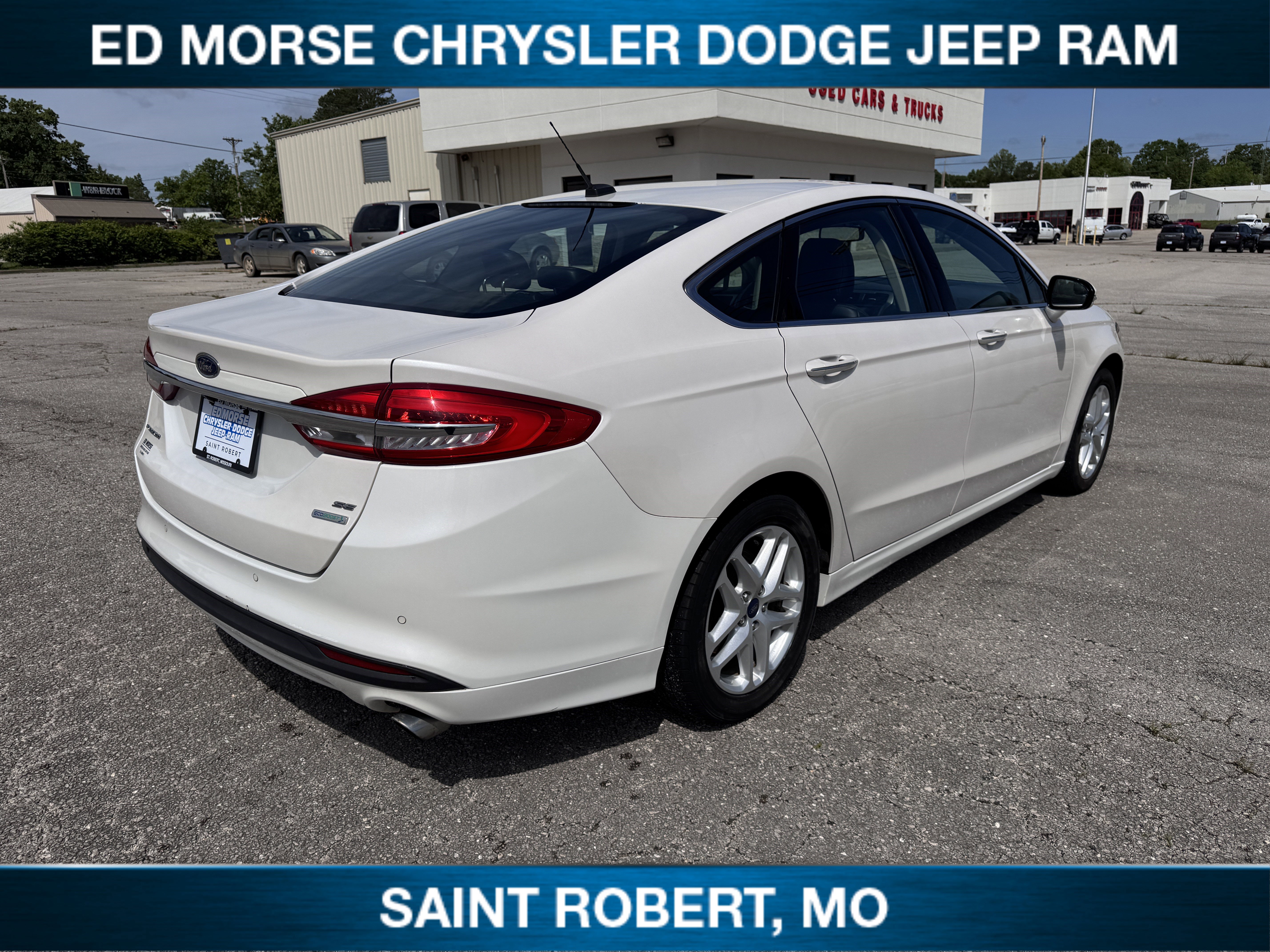 Used 2017 Ford Fusion SE w/ Fusion SE Technology Package FWD image 6