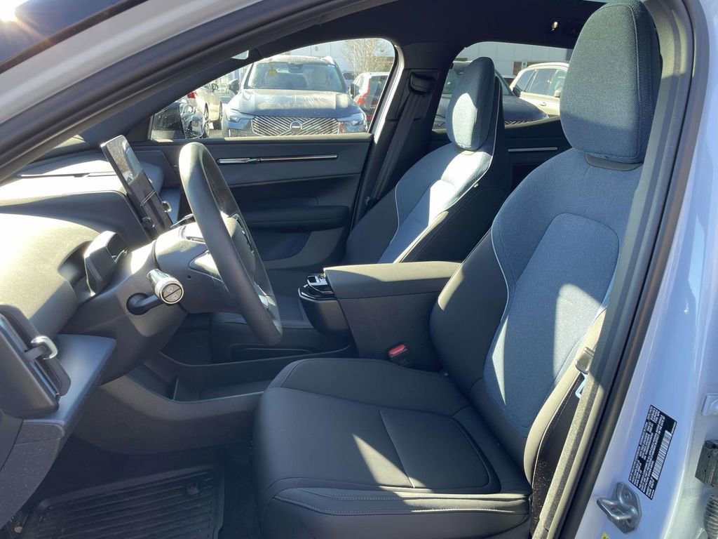 Certified 2025 Volvo EX30 Plus w/ Protection Package Premier image 7
