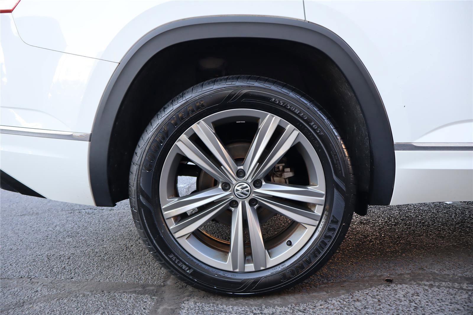 Used 2019 Volkswagen Atlas SEL R-Line AWD/4WD image 11