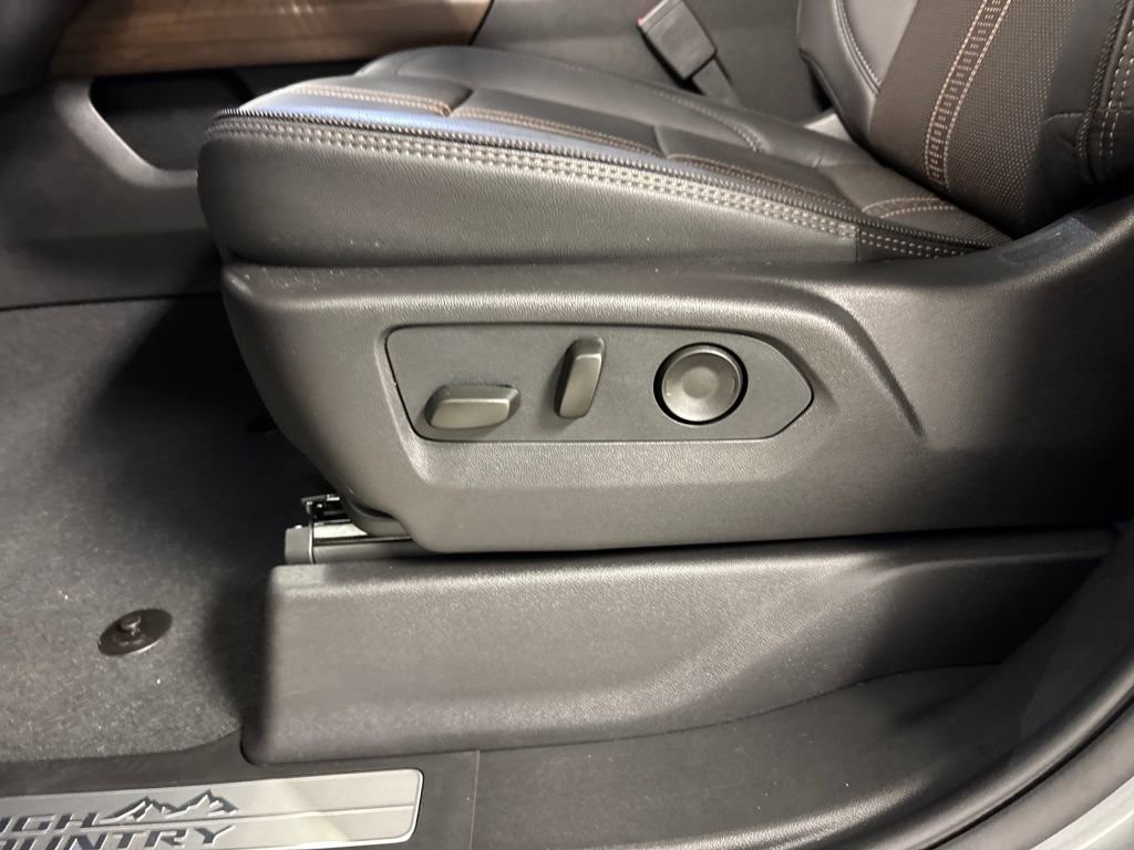 Certified 2026 Chevrolet Silverado 1500 High Country w/ Technology Package image 29