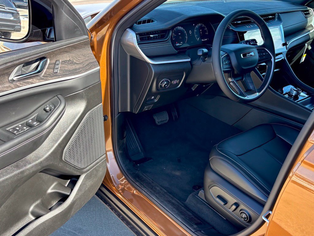 New 2027 Jeep Grand Cherokee Limited AWD/4WD image 8