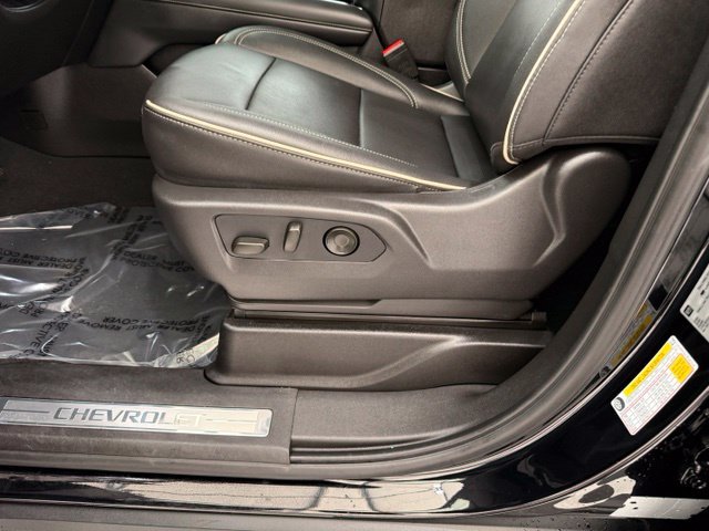 Used 2026 Chevrolet Suburban Premier AWD/4WD image 15