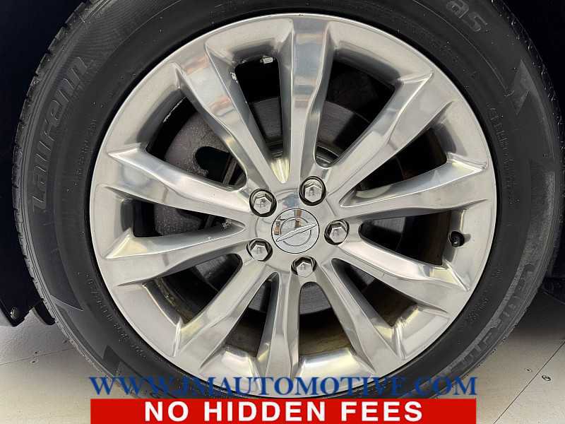 Used 2019 Chrysler 300 Limited w/ Safetytec Plus Group image 9