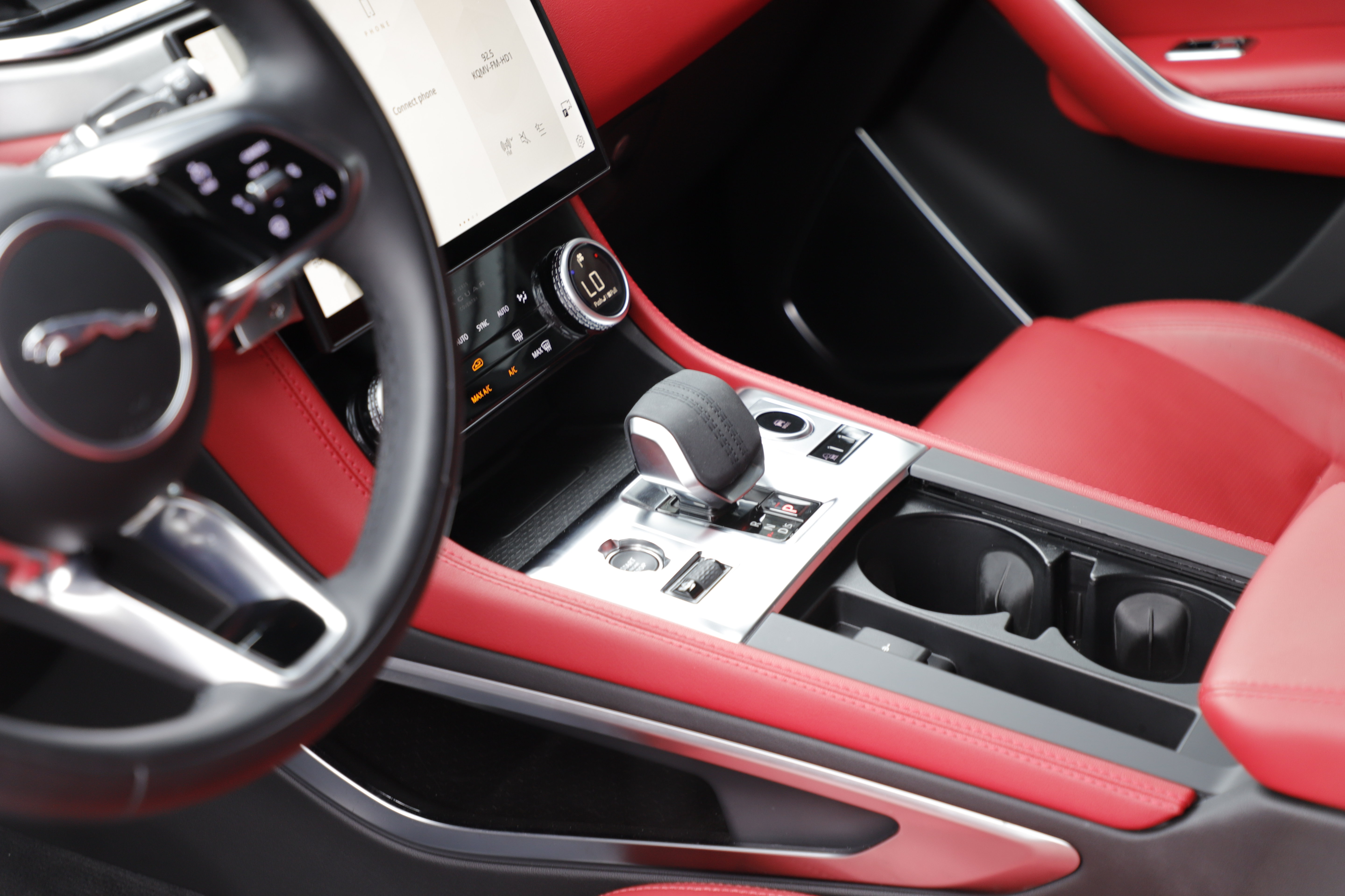 Certified 2025 Jaguar F-PACE R-Dynamic S AWD/4WD image 21