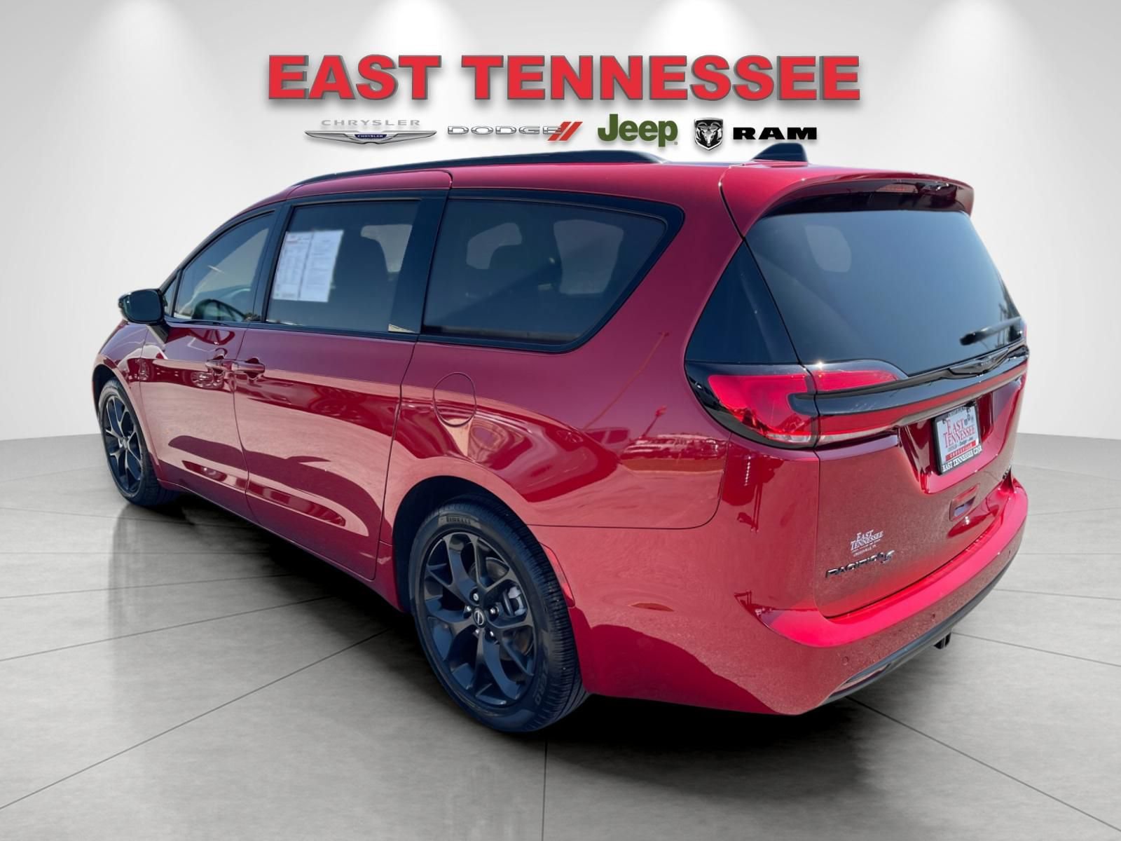 Used 2026 Chrysler Pacifica Limited w/ S Appearance Package FWD image 5