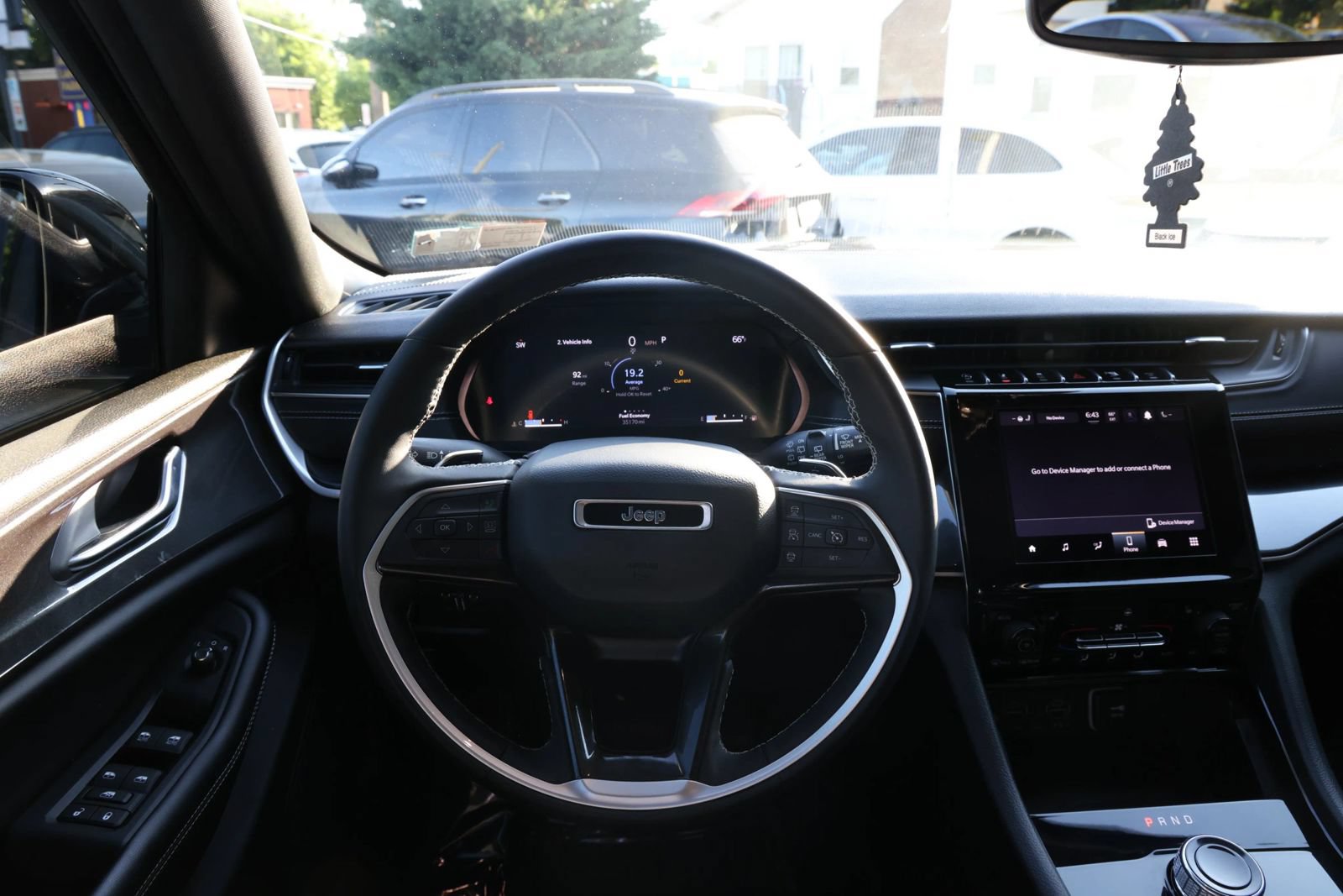 Used 2023 Jeep Grand Cherokee Altitude AWD/4WD image 13