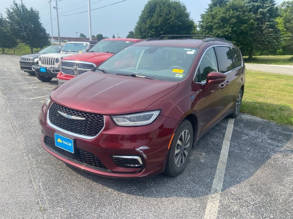 Used 2021 Chrysler Pacifica Touring FWD image 3