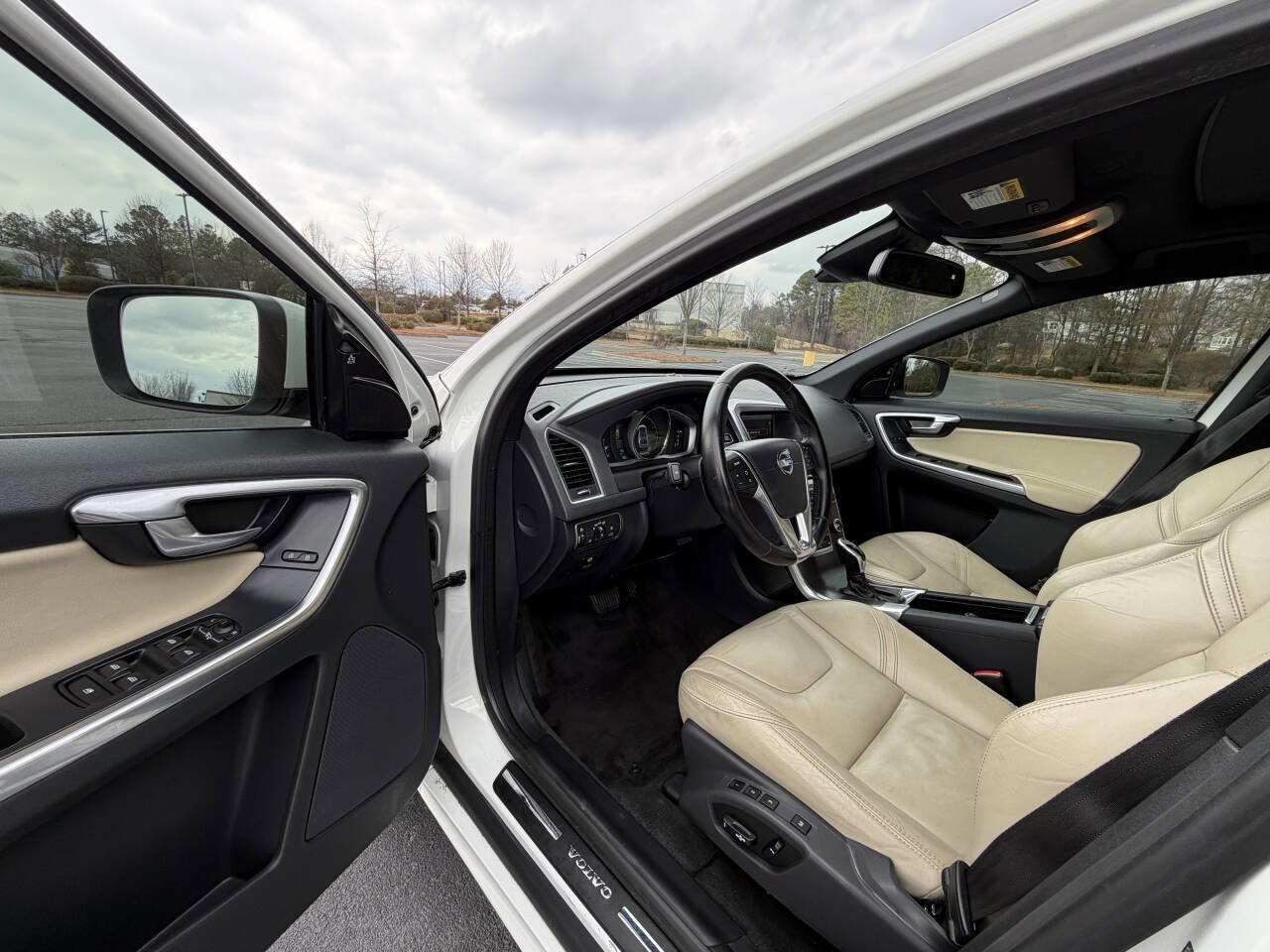 Used 2015 Volvo XC60 T5 Premier Plus FWD image 12