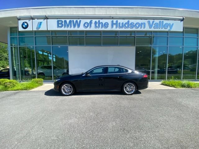 Used 2024 BMW 530i xDrive w/ Convenience Package AWD/4WD image 1