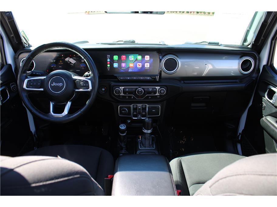 Used 2018 Jeep Wrangler Unlimited Sahara w/ Uconnect 4C Nav & Sound Group image 14
