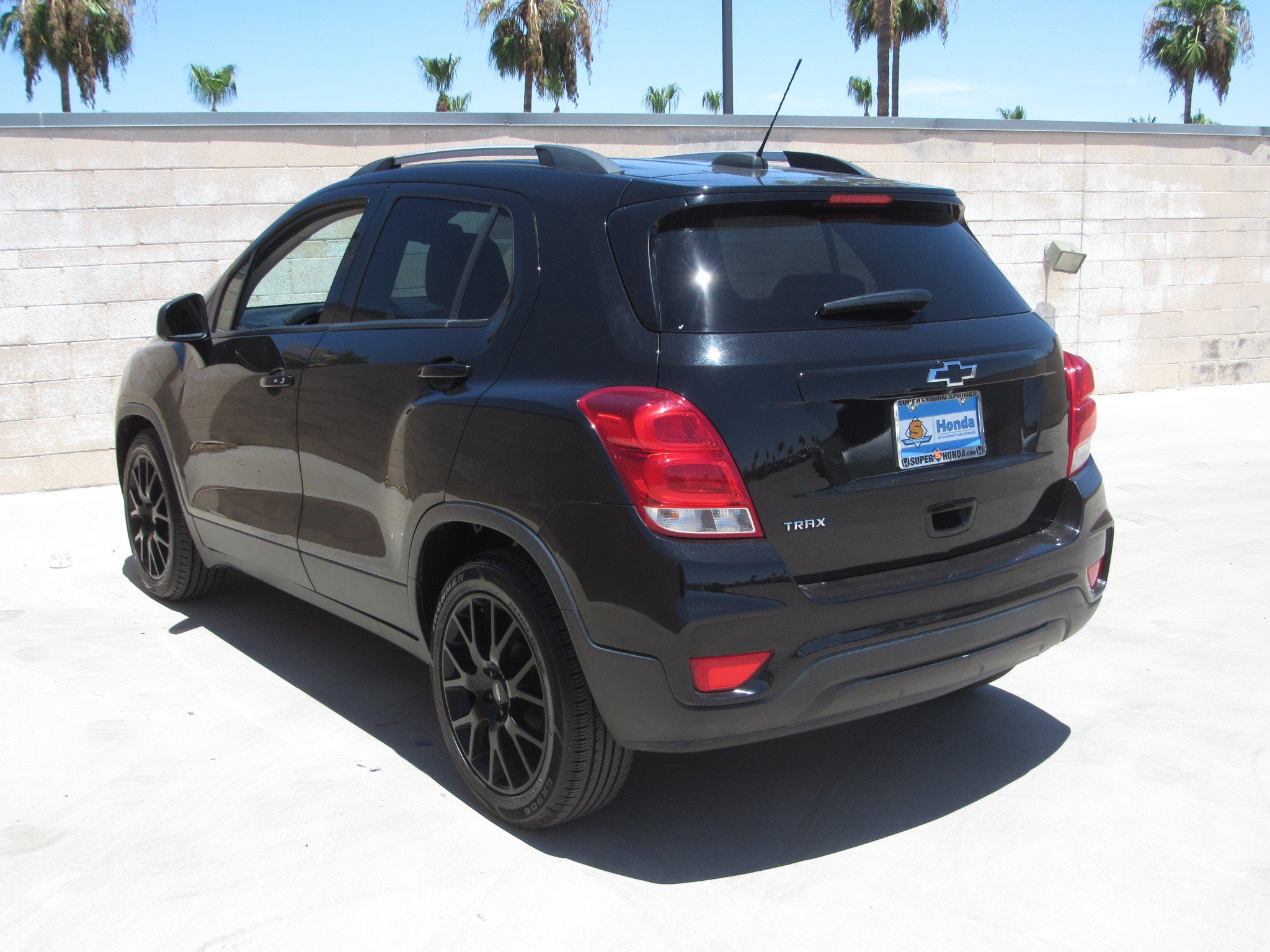 Used 2021 Chevrolet Trax LT w/ Midnight Edition FWD image 6