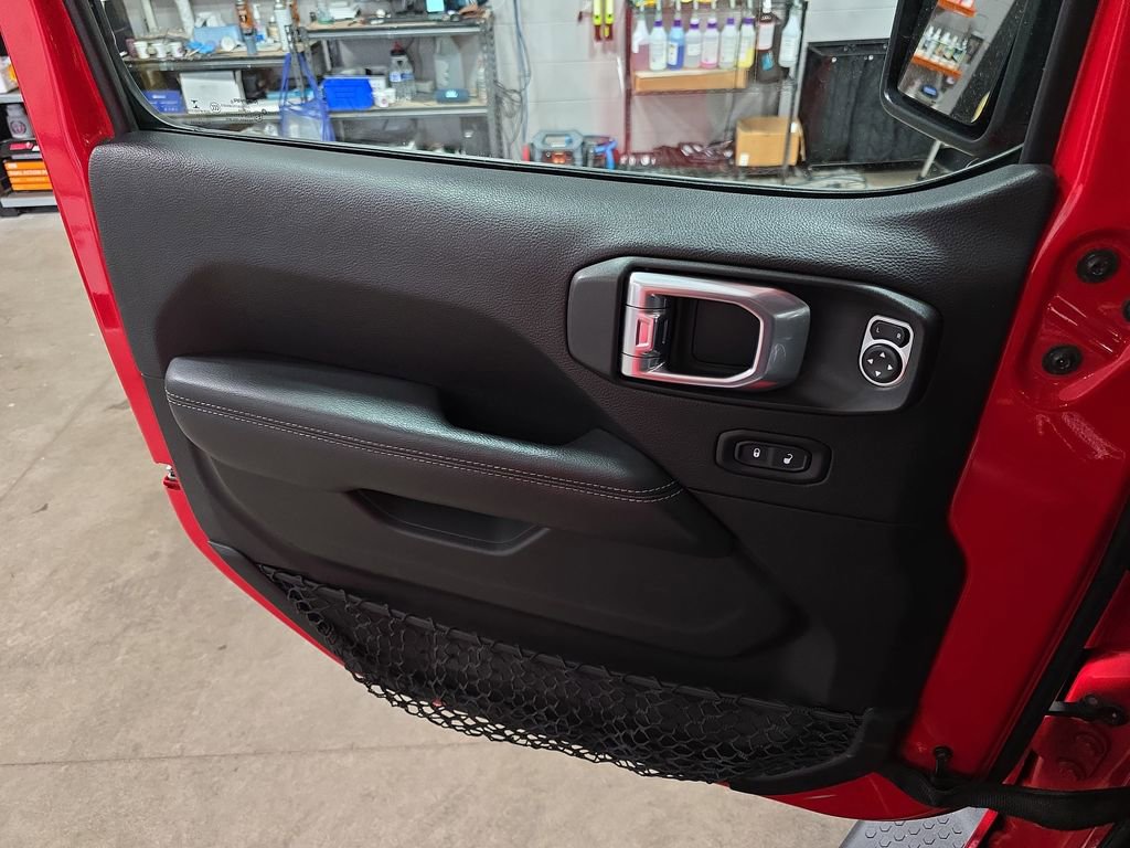 Used 2019 Jeep Wrangler Unlimited Sahara w/ Advanced Safety Group AWD/4WD image 28
