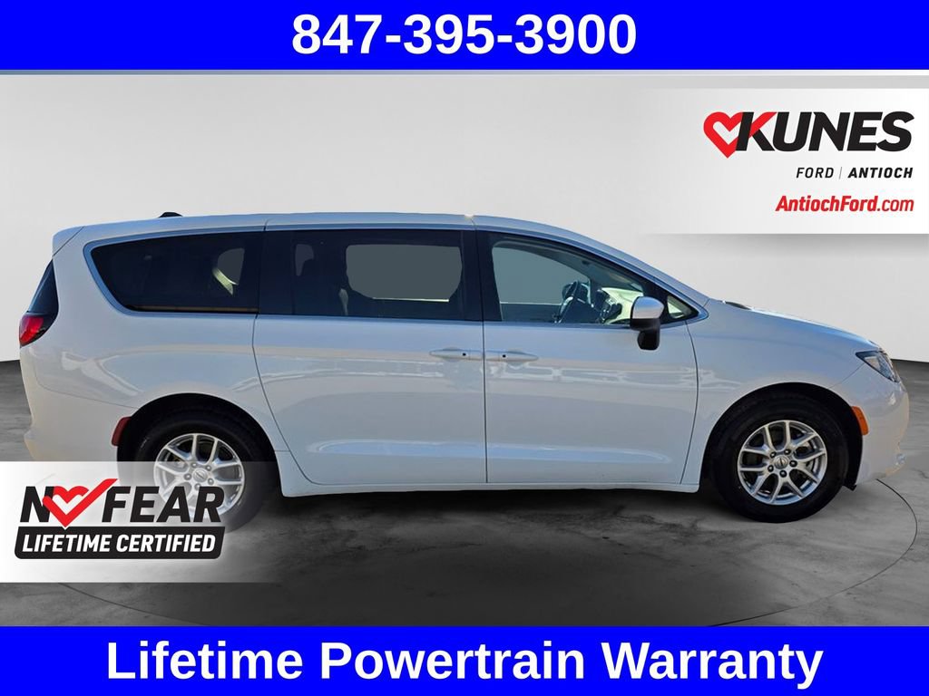 Used 2023 Chrysler Voyager LX FWD image 11