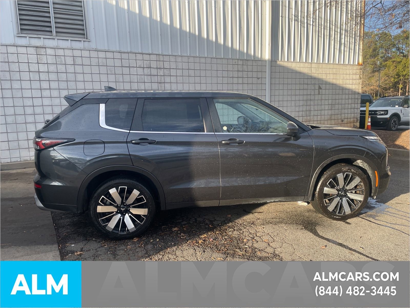 Used 2025 Mitsubishi Outlander SE image 7