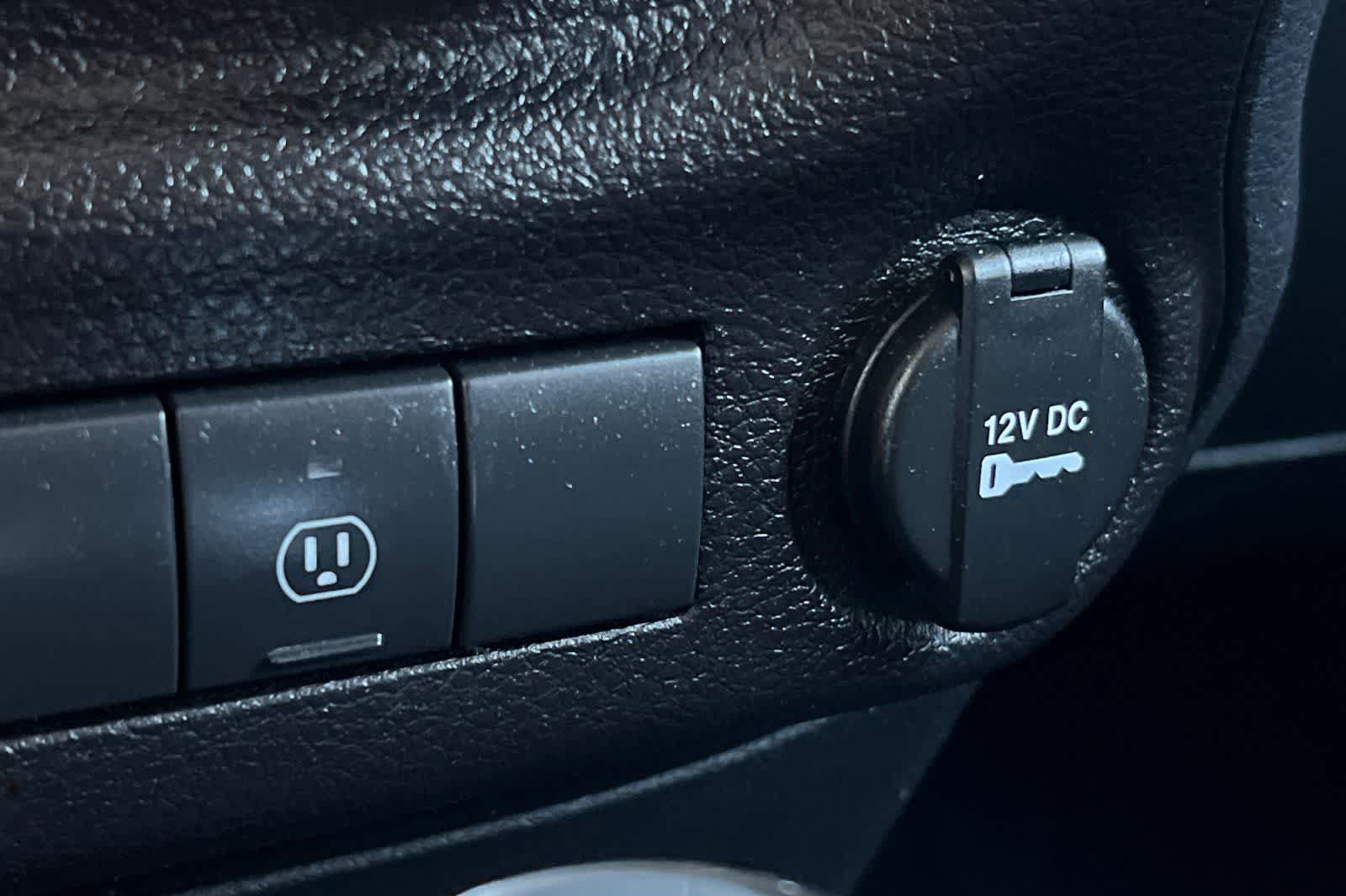 Used 2018 Jeep Wrangler Unlimited Sahara AWD/4WD image 35
