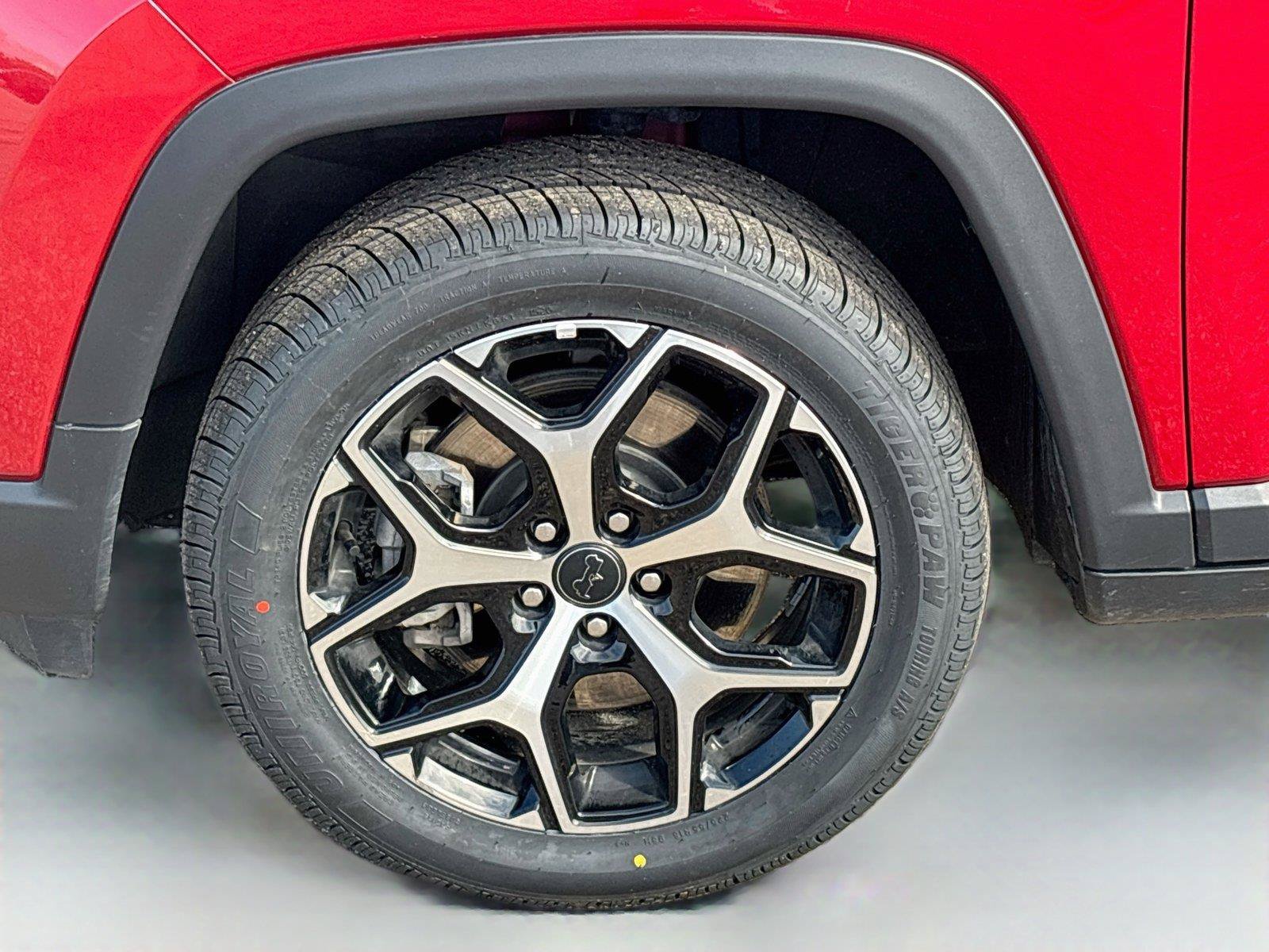 Certified 2025 Jeep Compass Limited AWD/4WD image 29