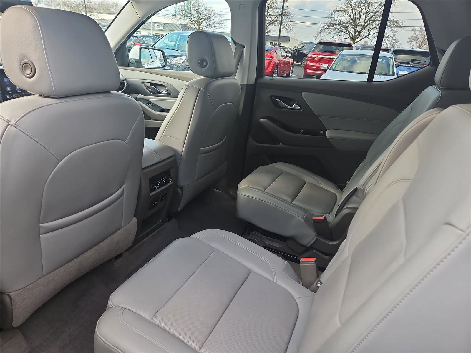 Used 2021 Chevrolet Traverse Premier image 17