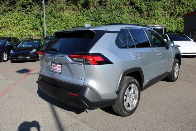 Used 2022 Toyota RAV4 LE image 3
