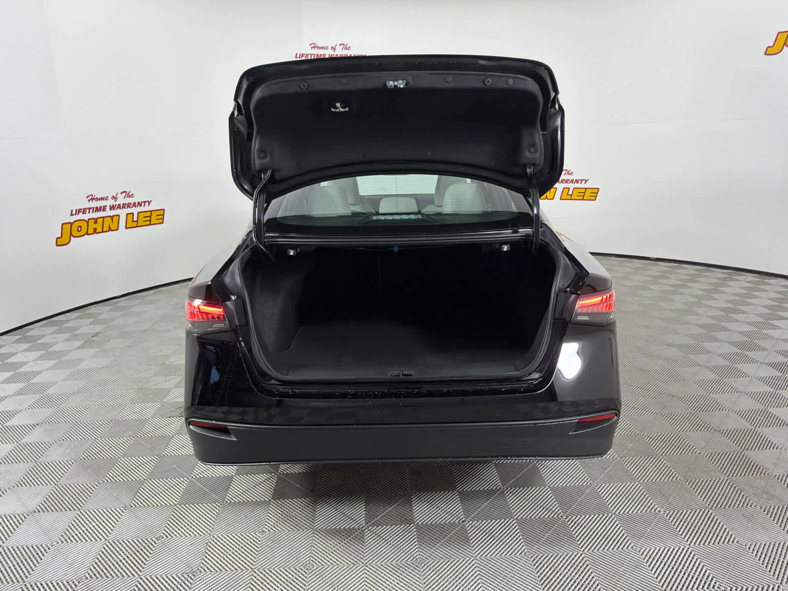 Used 2026 Nissan Sentra SL w/ Floor Mat Package FWD image 5