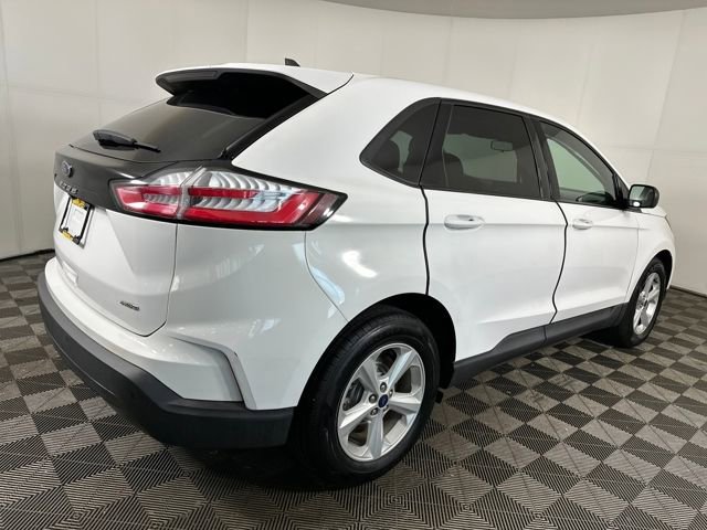 Used 2021 Ford Edge SE image 3