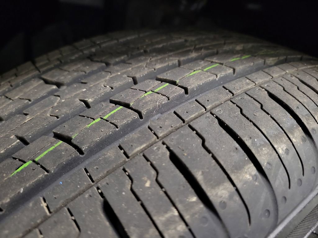 Used 2018 Nissan Rogue SV w/ Premium Package image 12