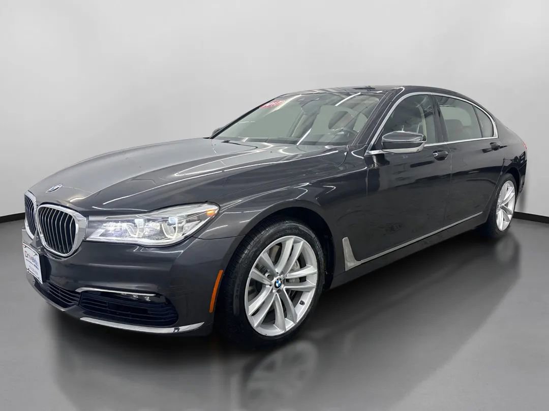 Used 2017 BMW 750i xDrive image 4