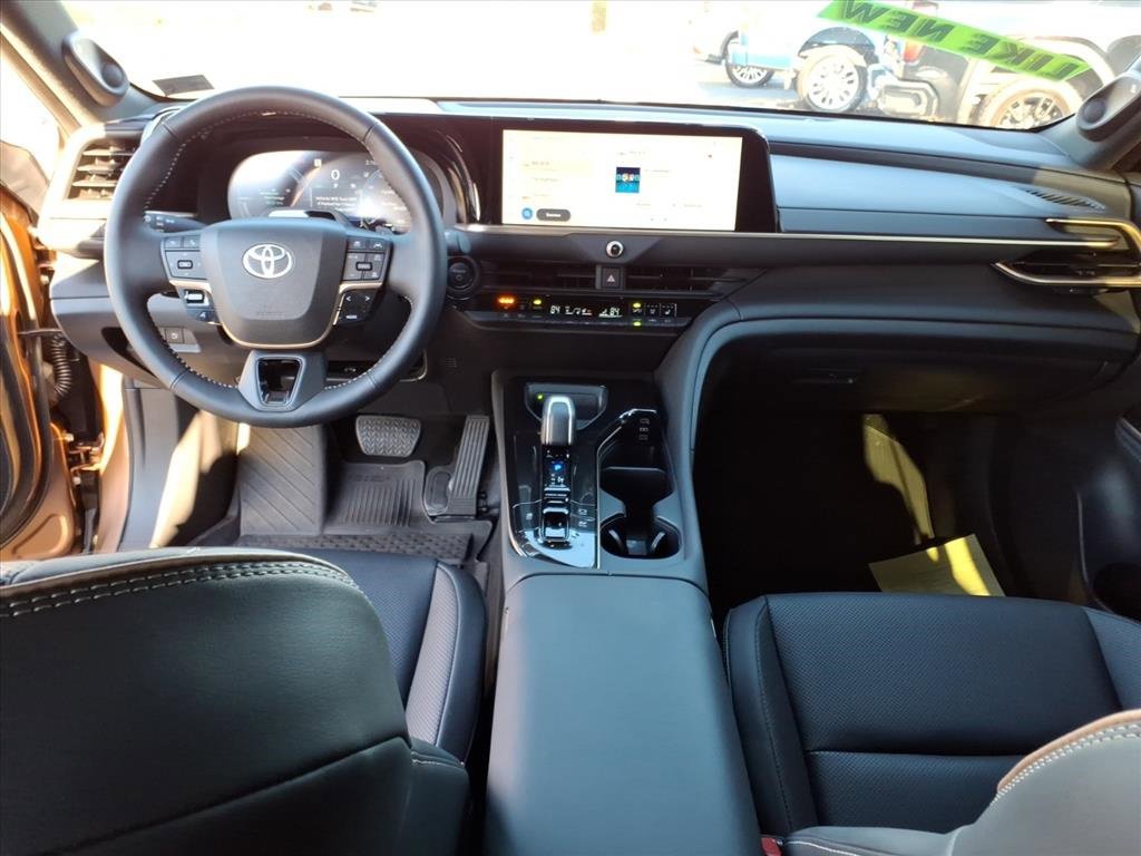 Used 2025 Toyota Crown Signia image 7