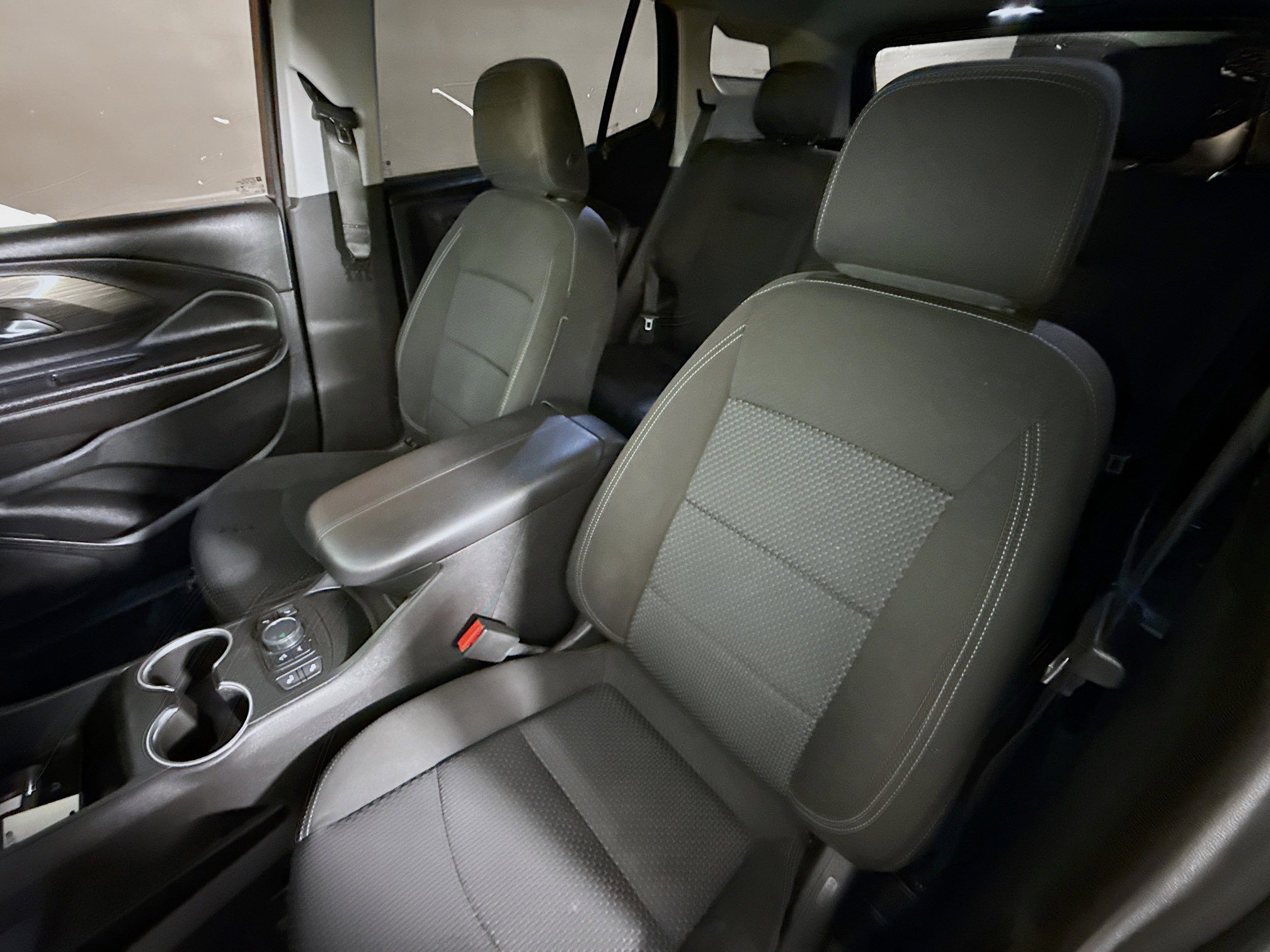 Used 2022 GMC Terrain SLE w/ Driver Convenience Package image 25