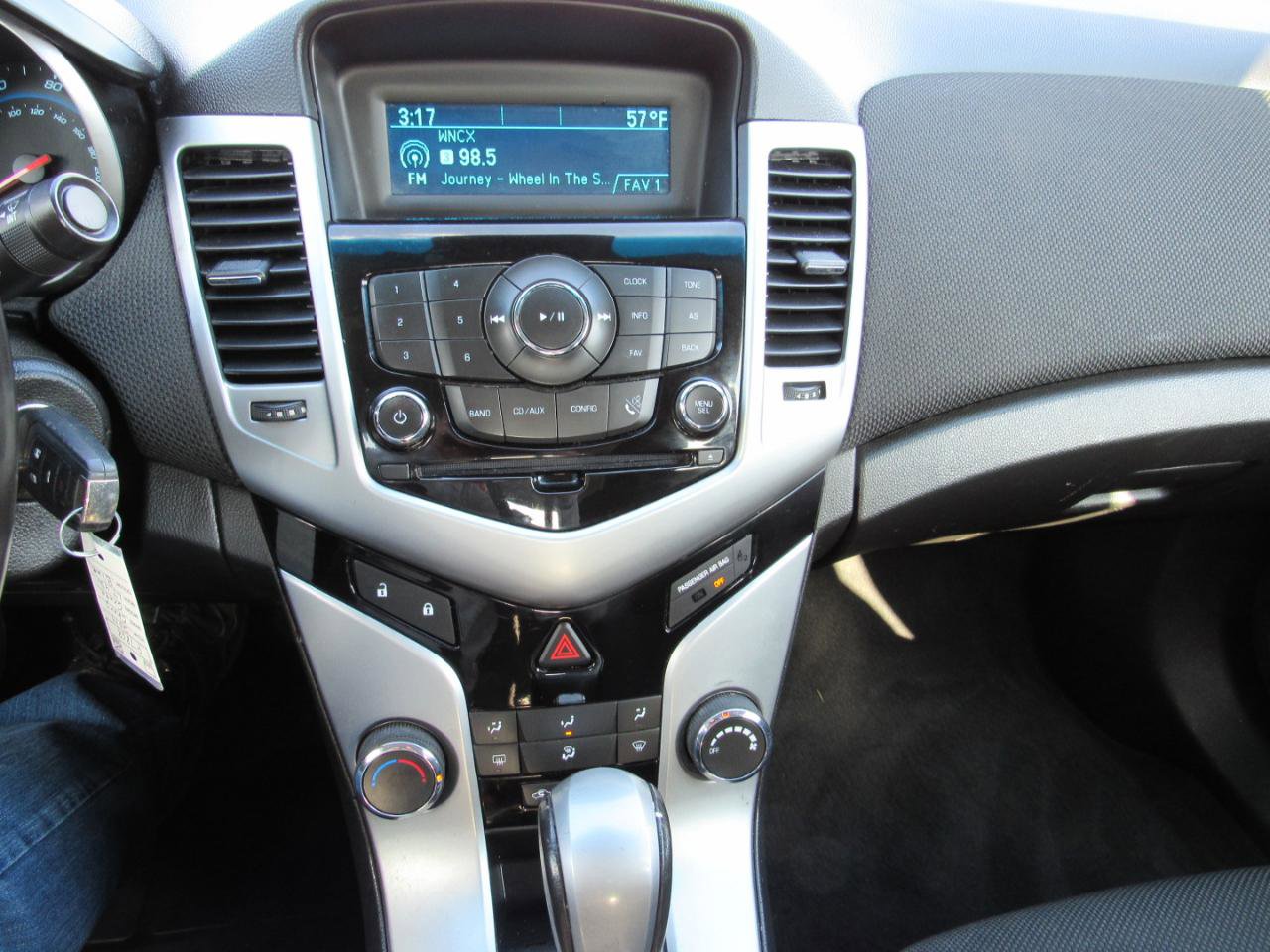 Used 2014 Chevrolet Cruze LT FWD image 17