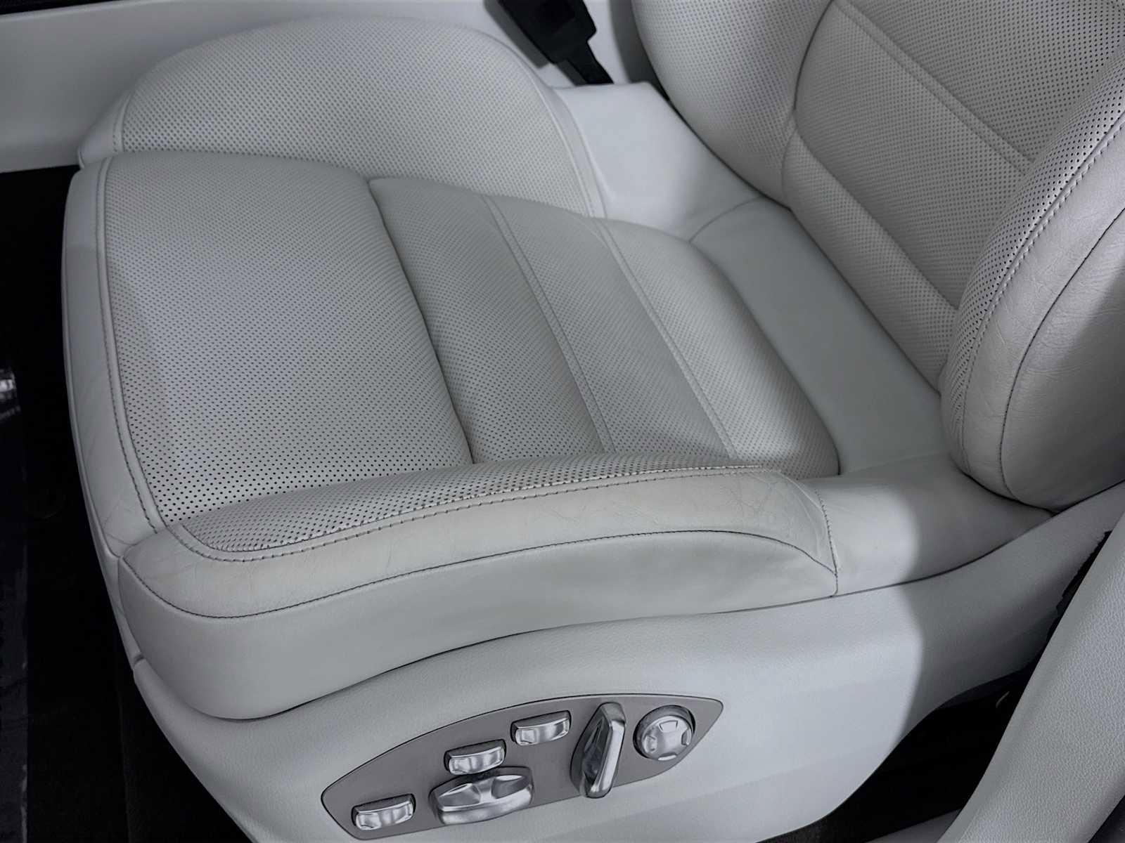 Used 2018 Porsche Macan Turbo image 13