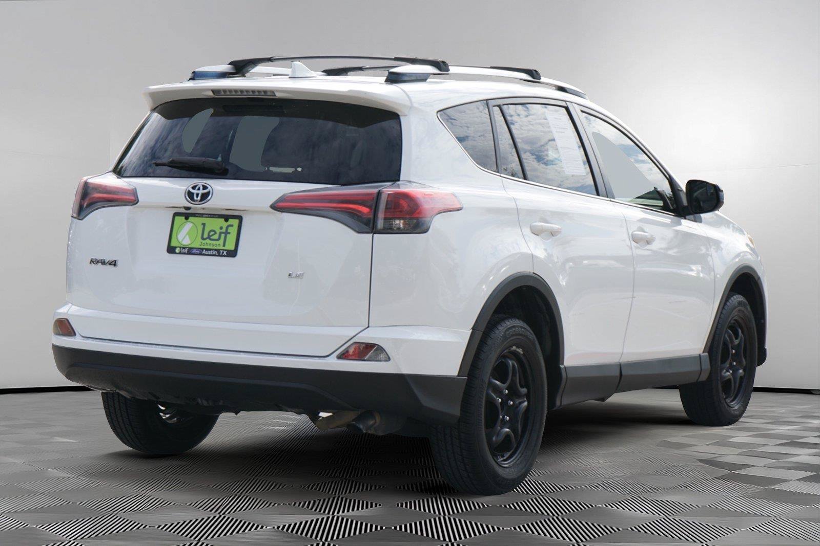 Used 2016 Toyota RAV4 LE FWD image 4