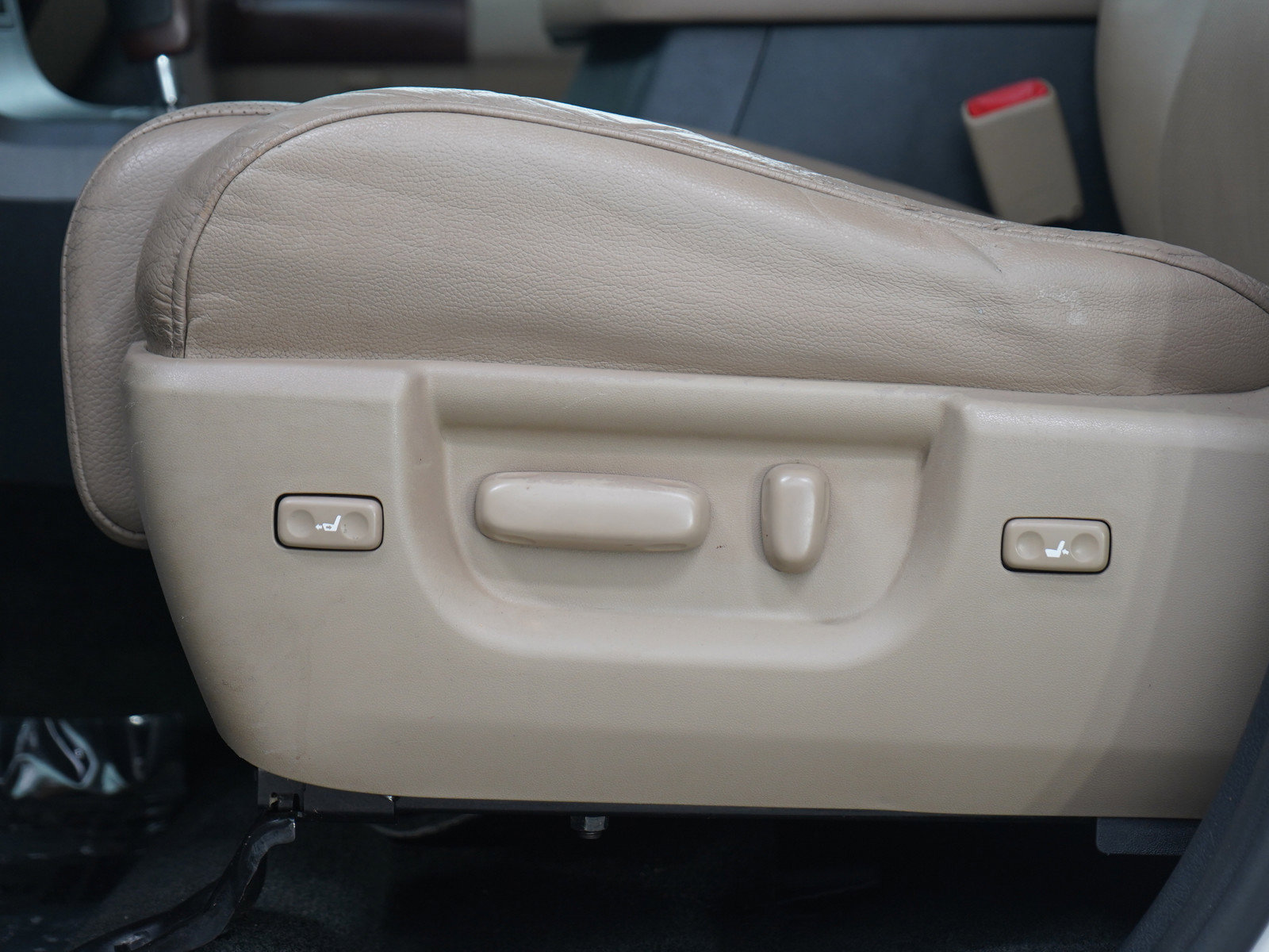 Used 2012 Toyota Sequoia Platinum AWD/4WD image 22