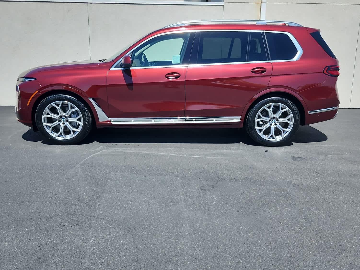 Used 2025 BMW X7 xDrive40i w/ Premium Package AWD/4WD image 4