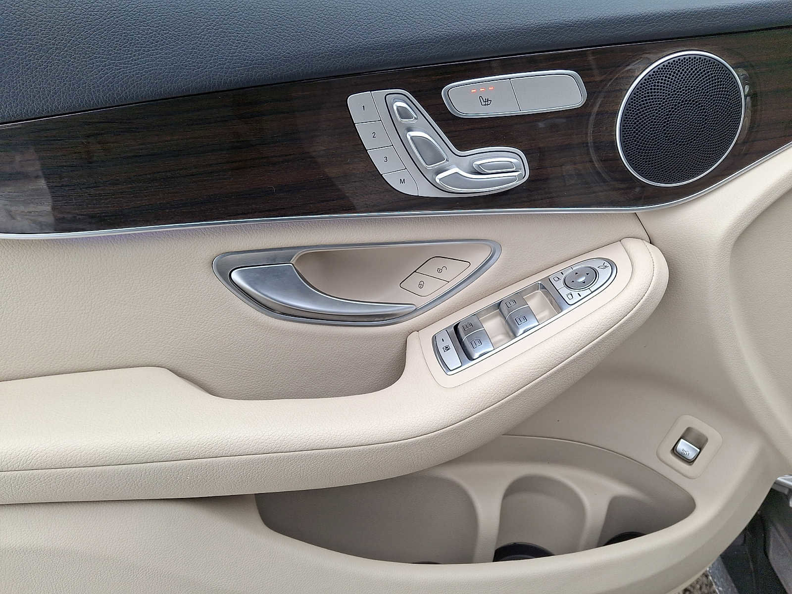 Certified 2022 Mercedes-Benz GLC 300 4MATIC image 9