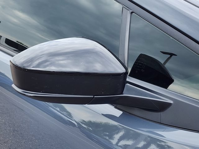 Used 2025 Toyota Prius LE FWD image 14
