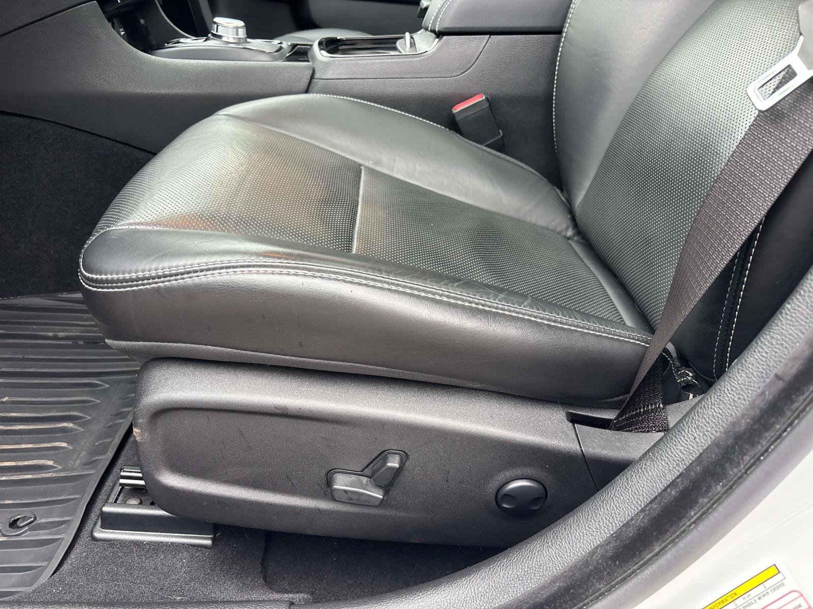 Used 2023 Chrysler 300 S w/ Comfort Group RWD image 6