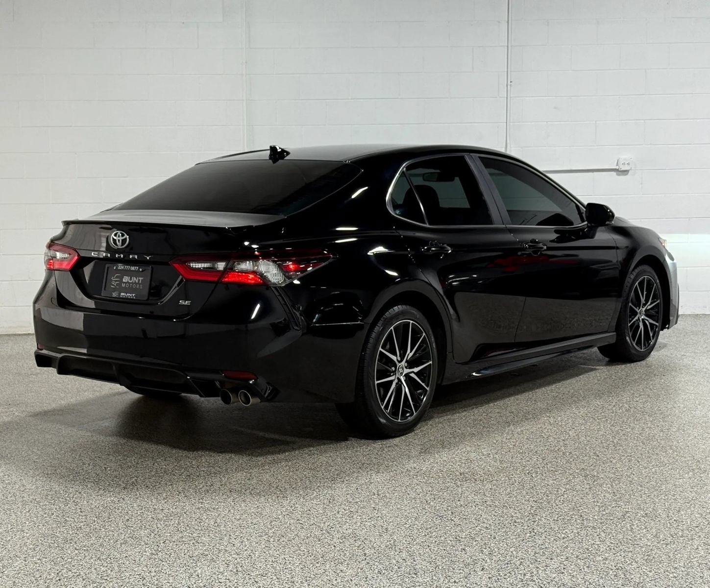 Used 2022 Toyota Camry SE FWD image 6